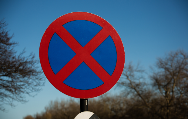 Ban on pointless road signs called by Transport Secretary
